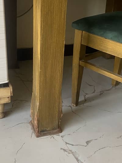 Bed side tabel dining tabel 4 chairs