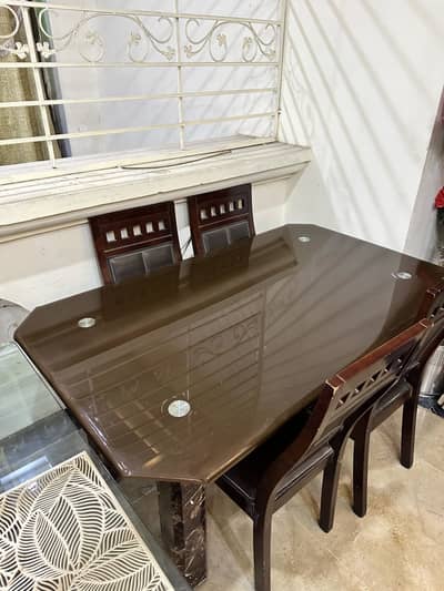 Dining table with 4 chair