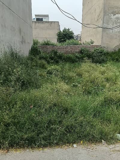 4 Marla Corner Plot for sale in Edden boulevard Society college road Near wapda town