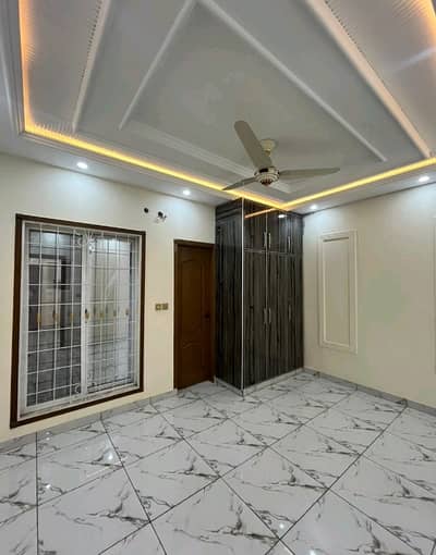 Prime Location 10 Marla House In Wapda Town Is Available