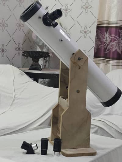 Telescope reflector 700/76 wooden stand(whats app)