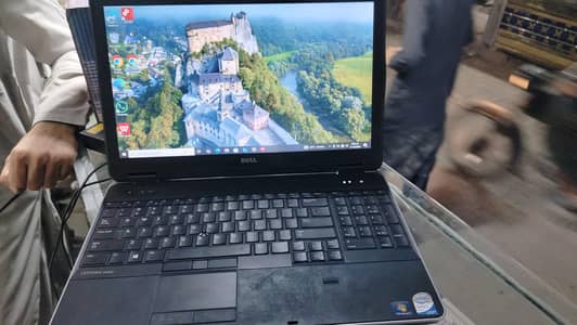 laptop Dell core i5 5th generation SSD 8 and 128 GB