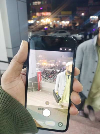 Iphone 11 pro max 64gb pta approved