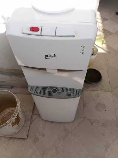 Homage water dispenser