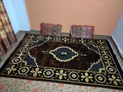 Brand New Rugs Carpenter Centre piece available for sale