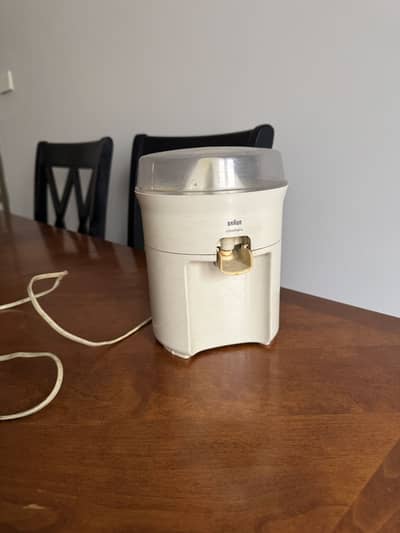 Braun citrus juicer machine