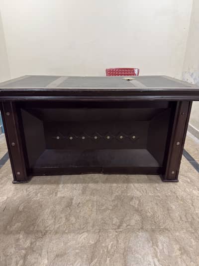 Executive interwood table URGENT SALE useable for office&home study