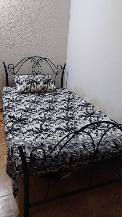 singel iron bed with mattress