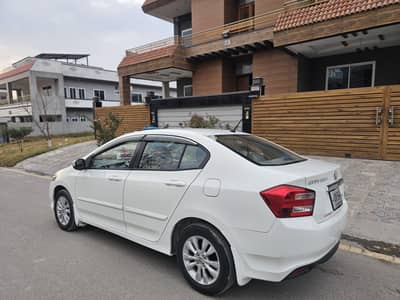 Honda City Aspire 2017, total genuine except 1 door, 68122 km driven