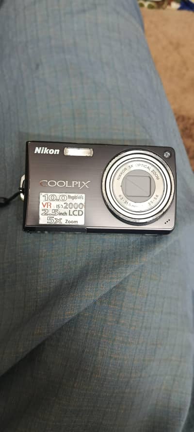 Nikon Coolpix S550 - 10MP Vintage Digital Camera for Y2K Aesthetic
