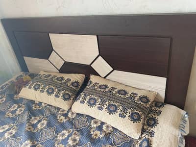 Bed set with mattress