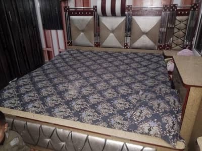 bed with matrix and darasing