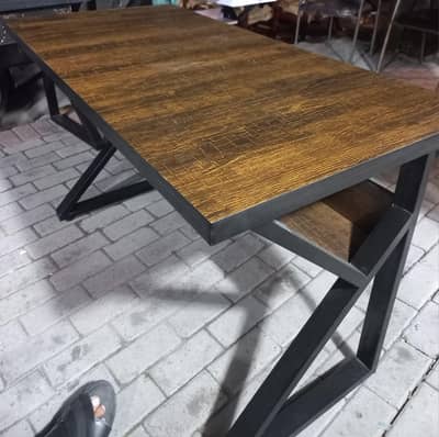 Used Office Tables – Excellent Condition