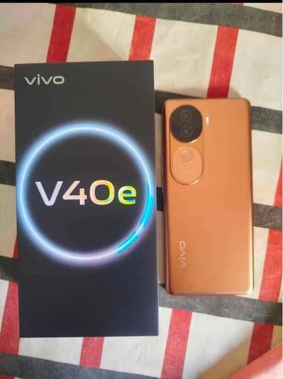 Vivo V40e 8+8/256 10/10 Condition  with original Charger or mobile