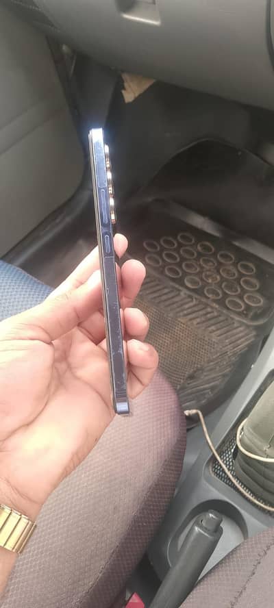 Vivo y100 8+8 128 good condition mobile with box charger sath Hai