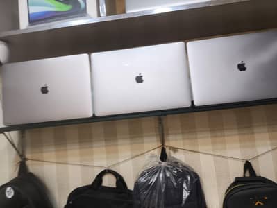 intel m series apple MacBook 10/10 qty available