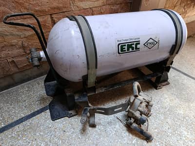 Landi Renzo CNG kit with EKC cylinder and original stand