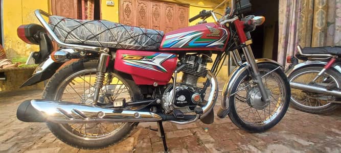 Honda 125 model 2023  red colour   03007505700 call and whatsapp