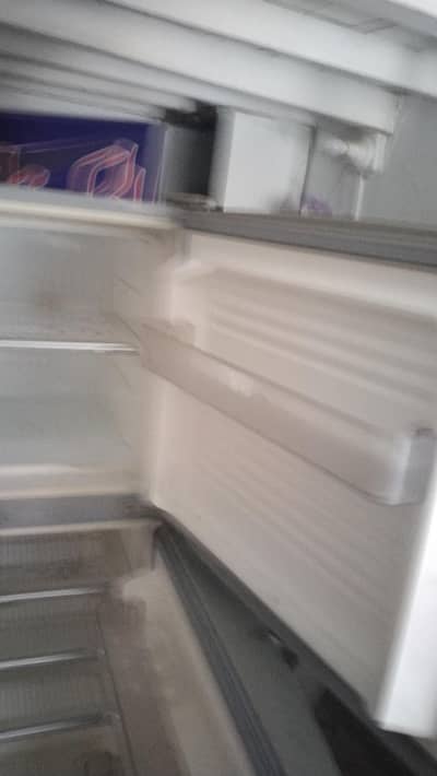 Dawlance fridge medium size