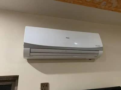 Haier 1.5 ton inverter heat and cool in new condition