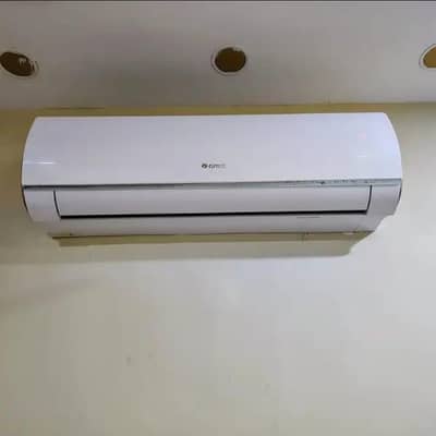 Free 1.5 ton inverter Ac heat and cool like brand new condition