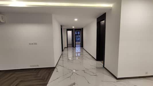 MOST PREMIUM PLACE, PLATINUM BUILDING, CALM STREET SUPER SPACIOUS APARTMENT GULBERG III LAHORE