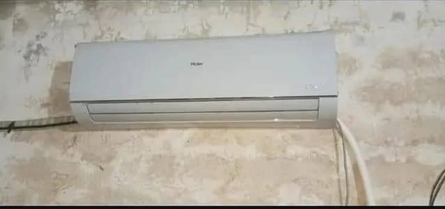 Haier 1.5 ton inverter heat and cool in genuine condition