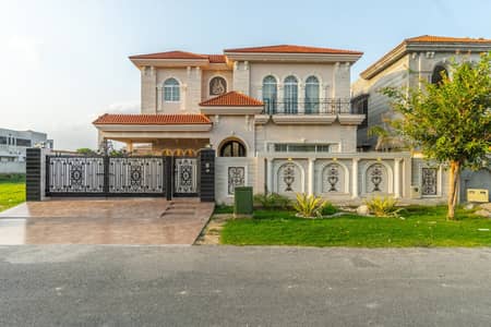 1 KANAL ELEGANT AND WELL MAINTAINED HOUSE IS AVAILABLE FOR RENT VERY CLOSE TO DOLMEN MALL IN DHA PHASE 6