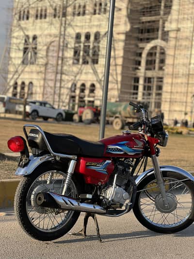 Honda 125 red colour neet & clean