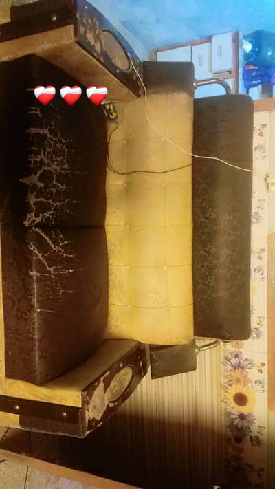 ghr change ki waja sa sale kar rhya ha price kam ho jaya ga