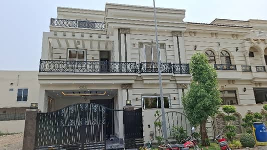 Lovely Home Great Location House