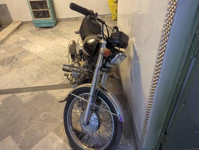 honda 125 spaical edition self start available for fresh Condition