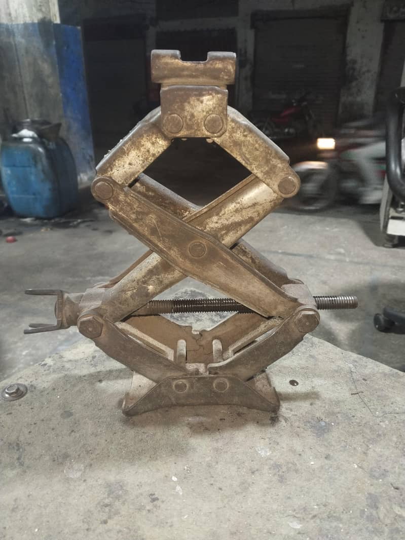 Double scissors Jack 2