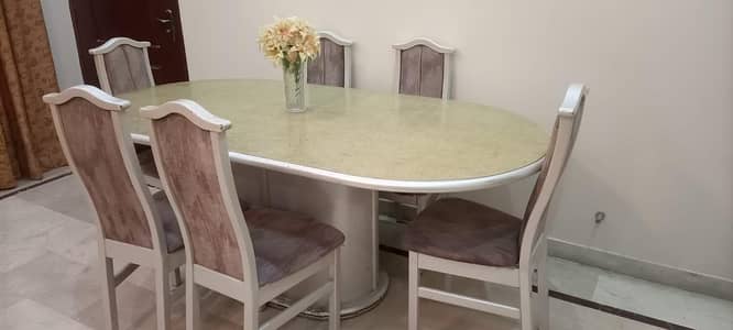 Dining Table with 6 Chairs – Solid & Well Maintained