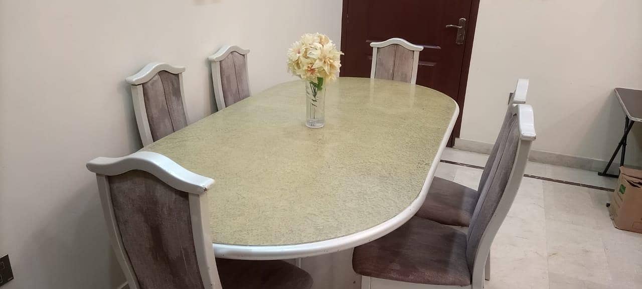 Dining Table with 6 Chairs – Solid & Well Maintained 1