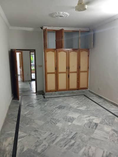 G11/3 Besment For Rent size 30/60 only bachelor's