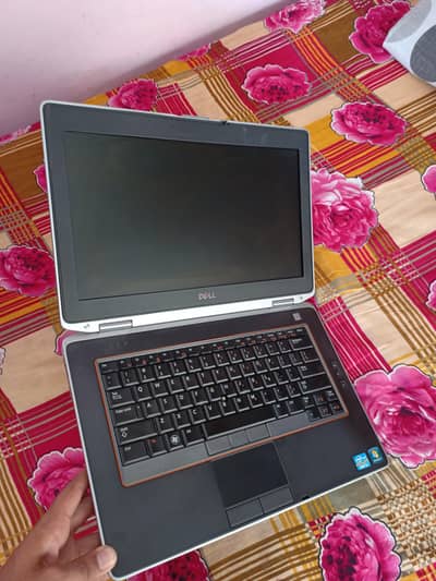 Dell core i5 3rd generation laptop 4gb ram 320gb rom camera wifi DVD