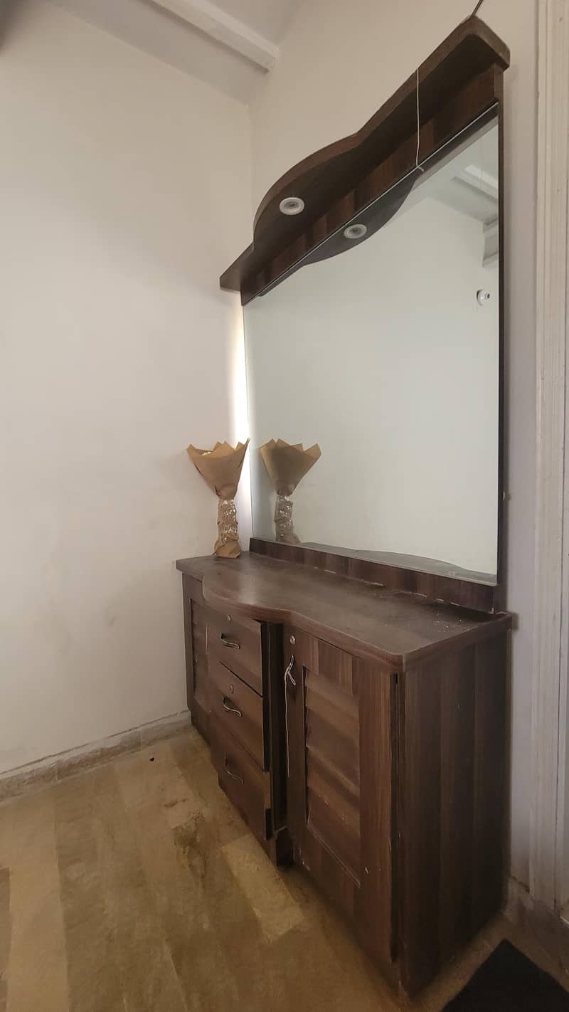 Dressing Table 0