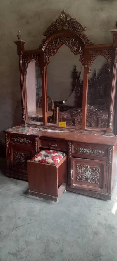 dressing table
