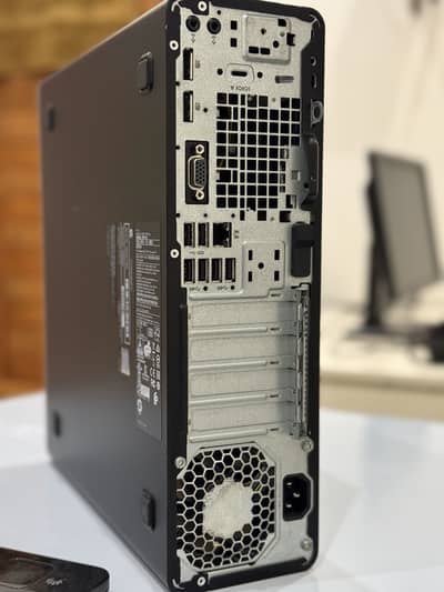 HP EliteDesk Core i5 6th Gen + 19” HP EliteDisplay LED Monitor