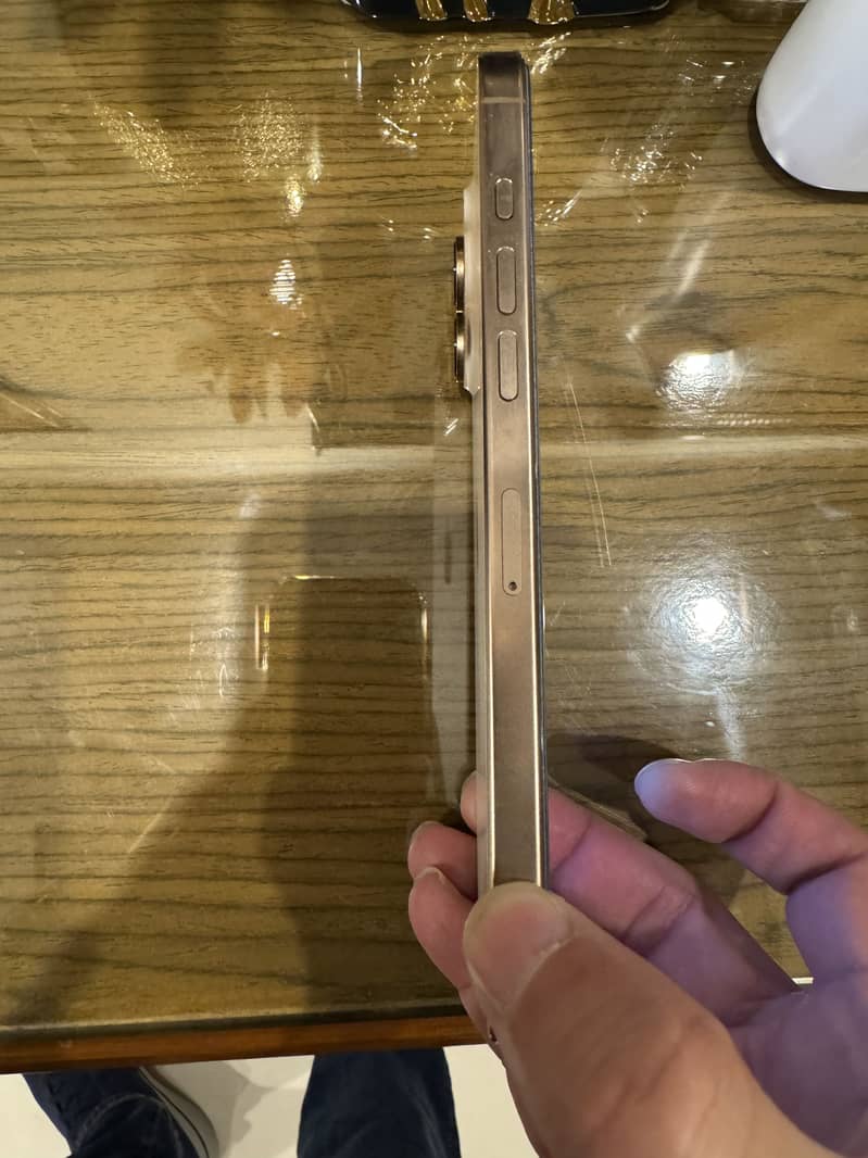 Apple iPhone 16 Pro Max 4