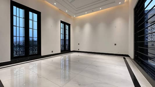 1 Kanal Luxurious House For Sale