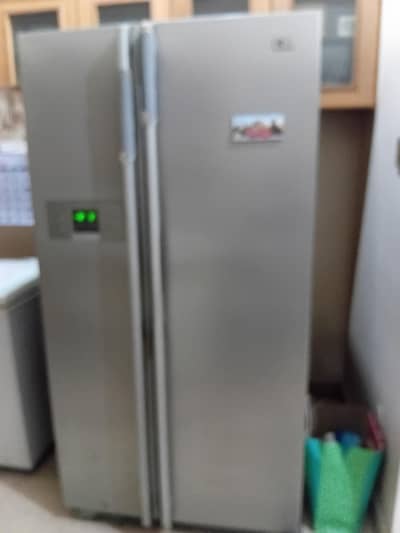 LG 2 DOOR refrigerators