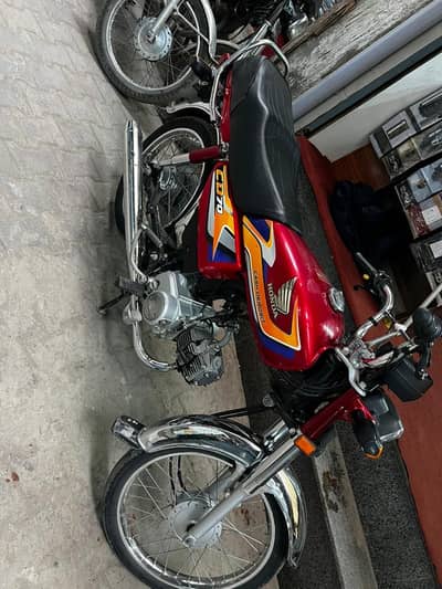 First hand bike new jesi bike hy koi kam nahi hony wala