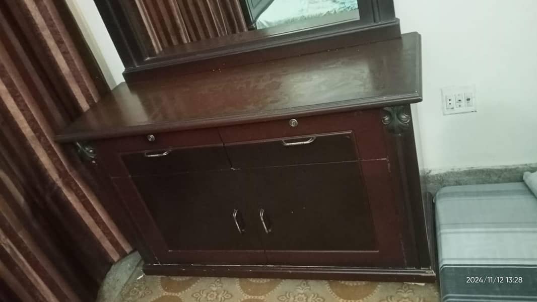 Dressing table 3