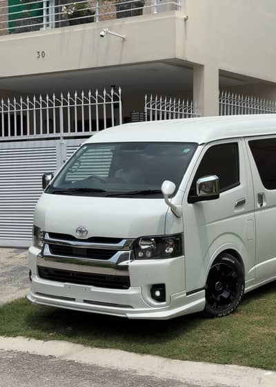 Toyota hiace Trh 214