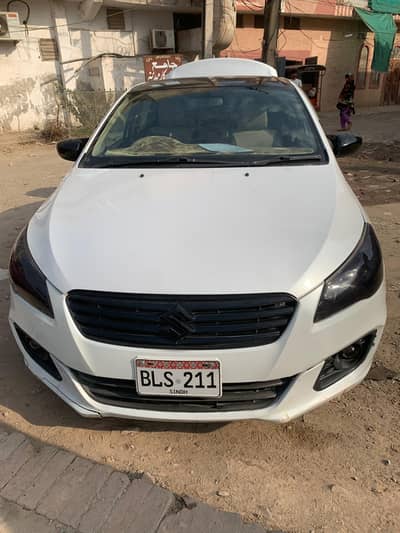 suzuki ciaz 2018. white color automatic 80℅ genuine