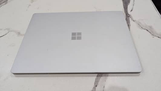Microsoft surface Book 2 /  Non Touch