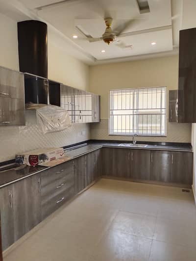 1 kanal upper portion available for rent in DHA Lahore phase 4 block BB