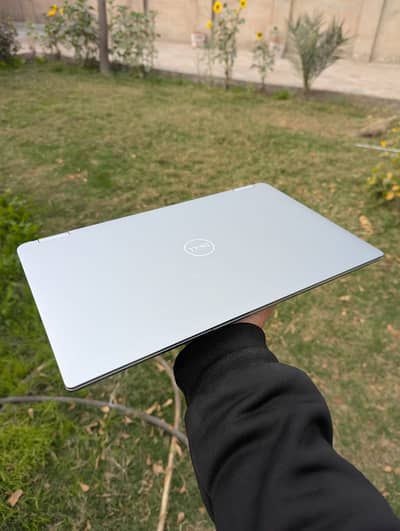 Dell Latitude 7400 2-in-1  i5 8th generation  8GB Ram 256GB SSD